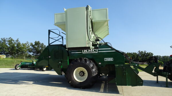 Unload-On-The-Go Peanut Combine - Image 5