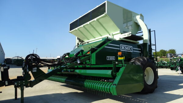 Unload-On-The-Go Peanut Combine - Image 15