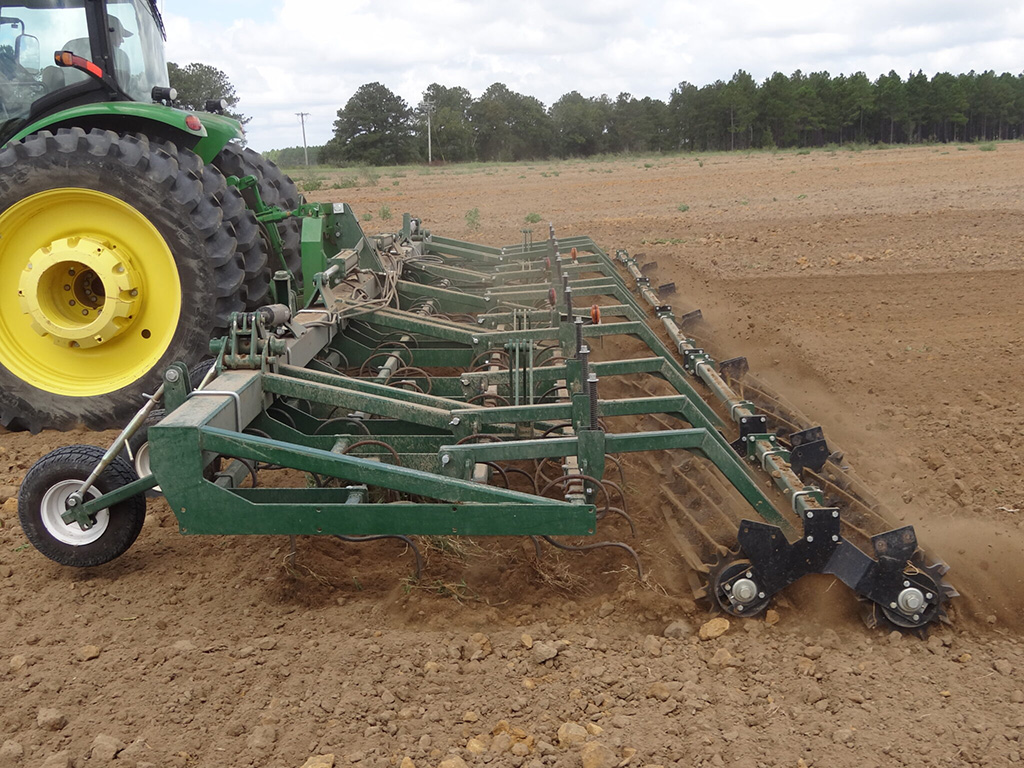 The Cultivator From The Future 2100 Series Field Cultivator - Kelley Manufacturing