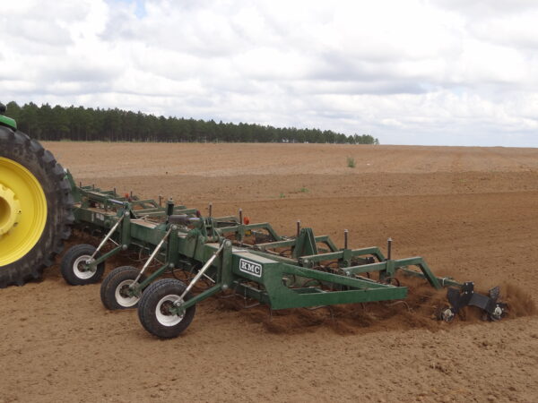 2100 Series Field Cultivator - Image 5
